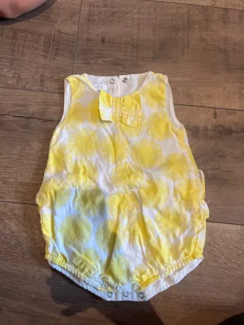 Barboteuse jaune et blanche 3 mois