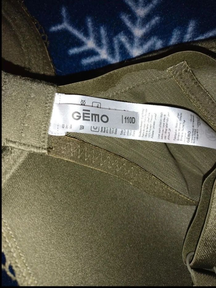 Soutien-gorge neuf Gémo 110D avec armature et coque - photo numéro 6