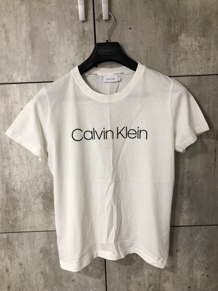 T-shirt Calvin Klein - photo numéro 2