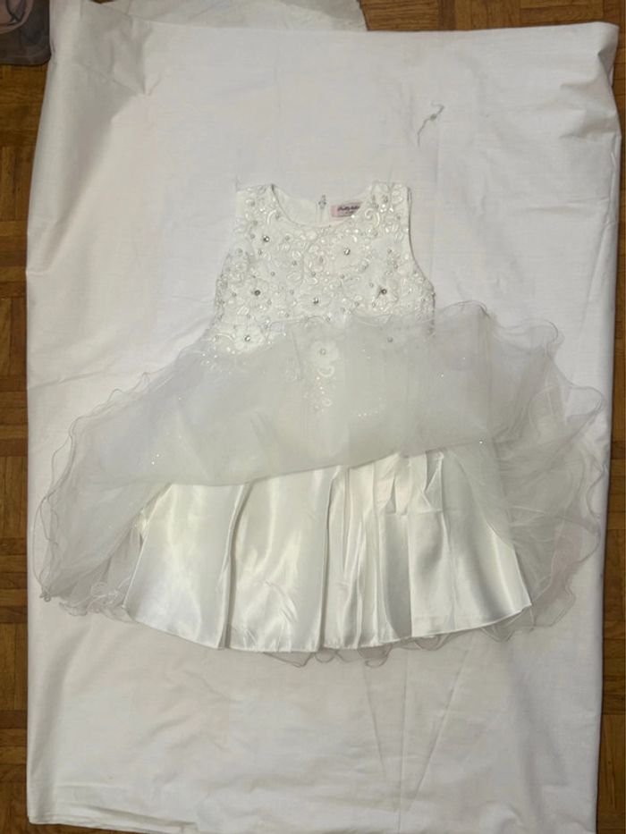 Robe festive blanche - photo numéro 3