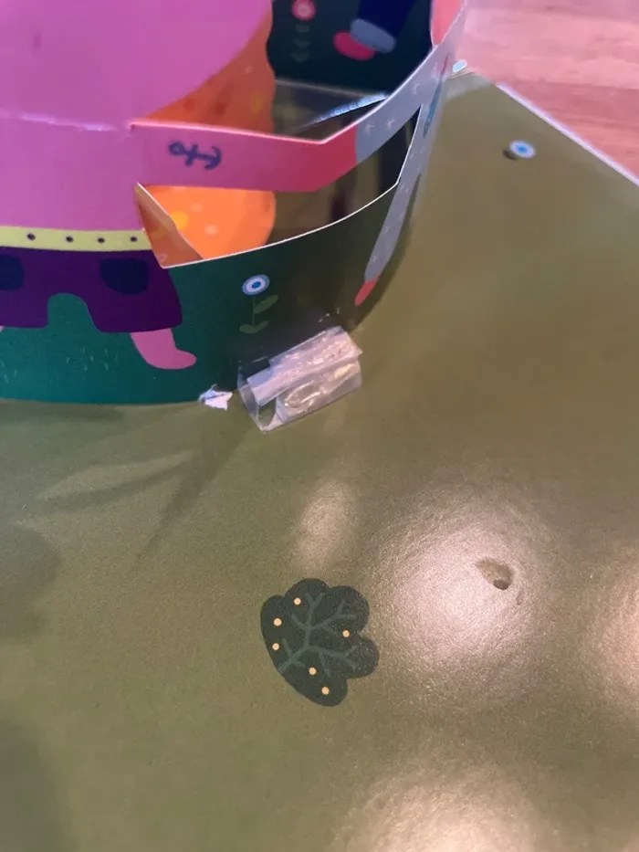 Livre cartonné contes et comptines à toucher Un petit cochon pendu au plafond - photo numéro 11