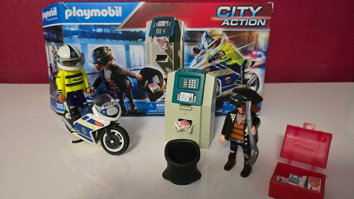 Lot playmobil : voleur et policier et poste police transportable - photo numéro 3