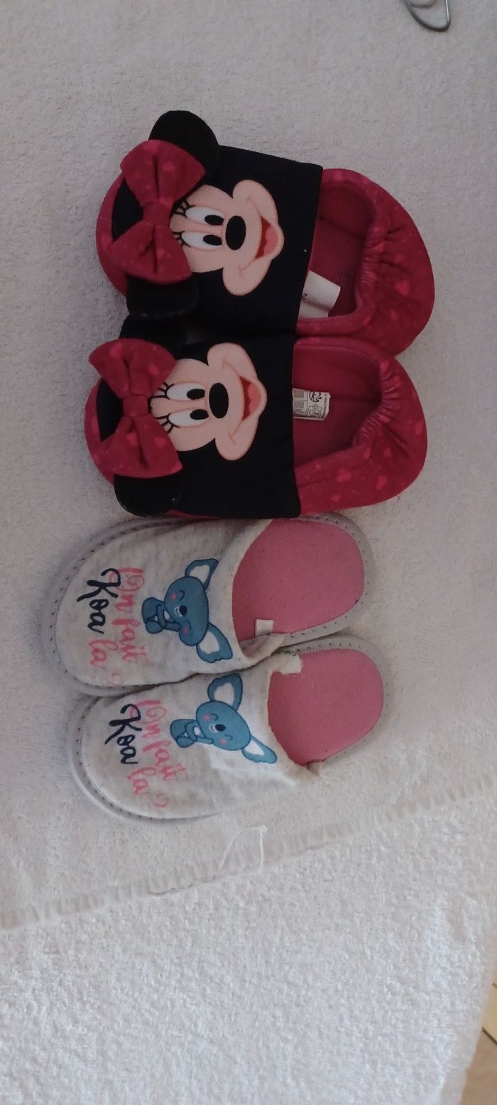 2 paires de Chaussons fille Pointure 29