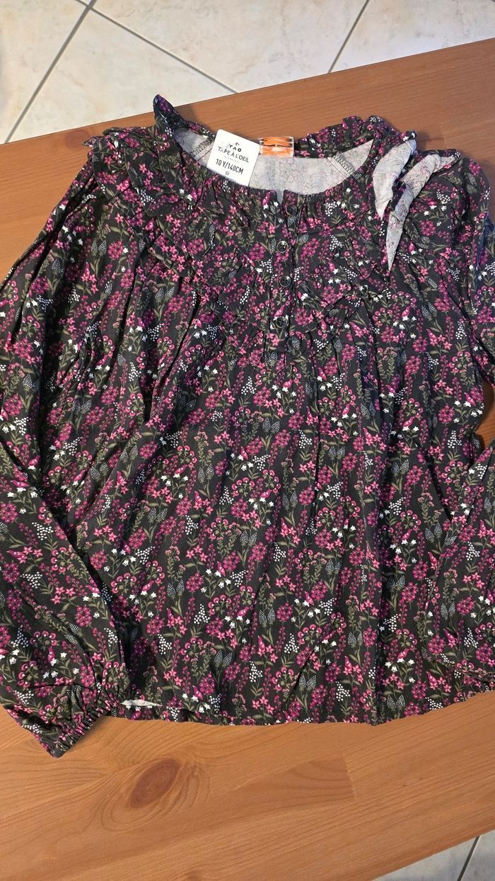 Neufs (non portés) 🏷🌺 superbe  ensemble blouse ml et short velours 10 ans fille🌺 - photo numéro 4