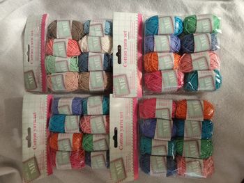 Lot 4  paquets de petites pelotes coton