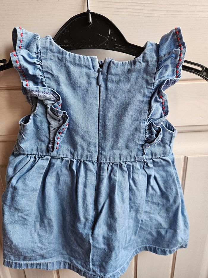 Robe Bébé Kiabi - Denim Léger Volants & Broderies T.1 Mois - photo numéro 4