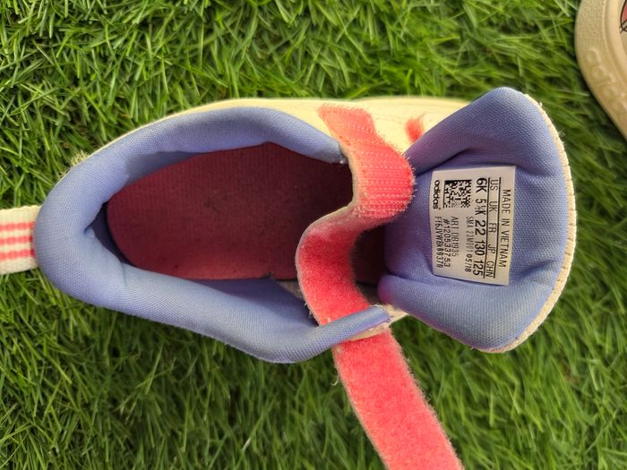 Basket Adidas taille 22 - photo numéro 4