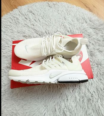 Baskets Nike Air Presto – Taille 39 – blanc cassé – Neuf avec étiquette