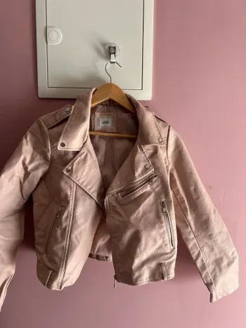 Veste style motard rose aspect cuir