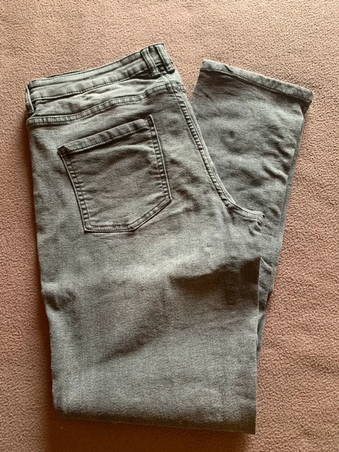 Jean slim taille 42