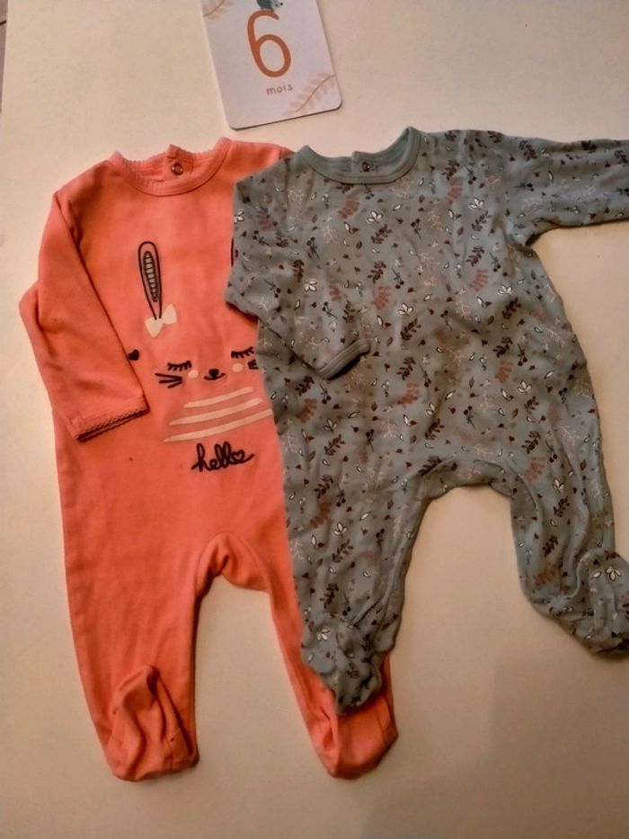 Lot de 2 pyjamas bébé Taille 6 mois - photo numéro 2