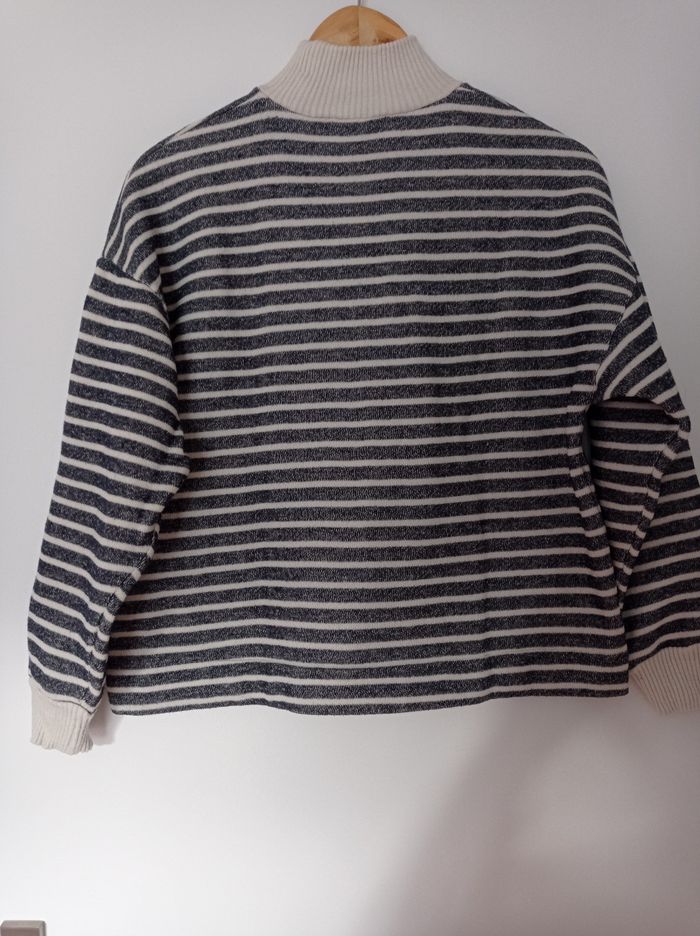 PULL/SWEAT ZARA Rayé Gris/ Blanc Cassé. - photo numéro 3