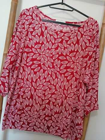 Jolie blouse à motifs, taille 3.