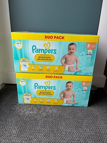 Un lot de deux packs de couches Pampers premium protection Taille 3 6/10 kg