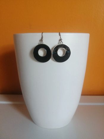 🌸Boucles dormeuses rondes en email noir "Ikita" 🌸