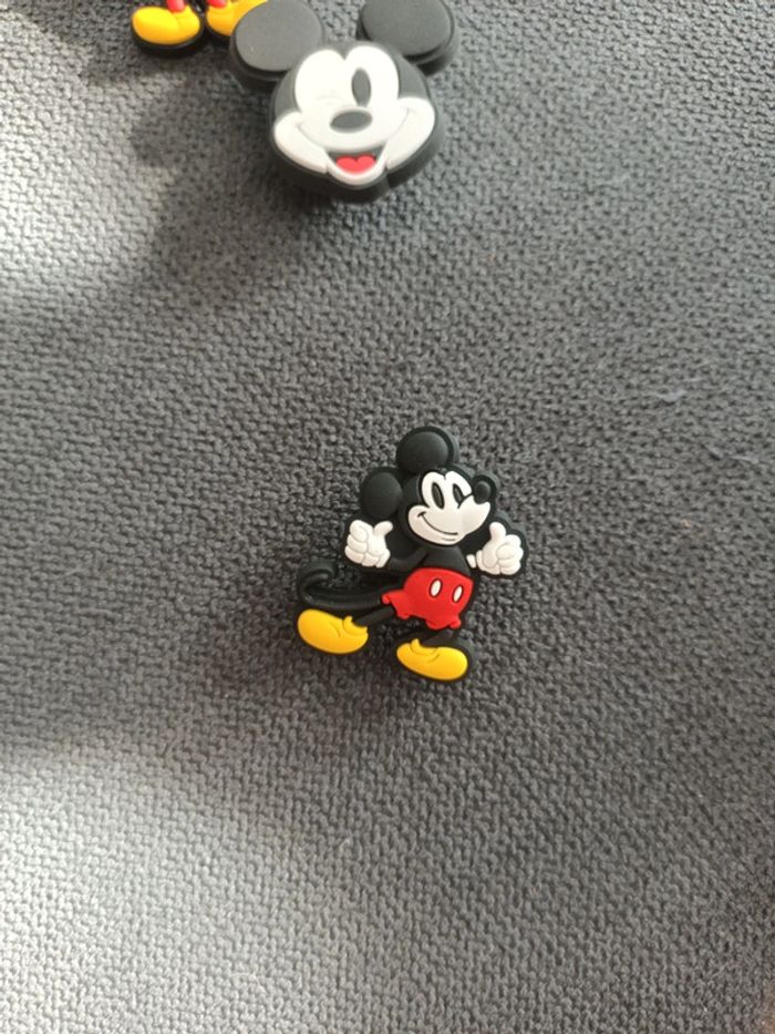 Charms accessoires chaussures crocs Mickey Mouse - photo numéro 3