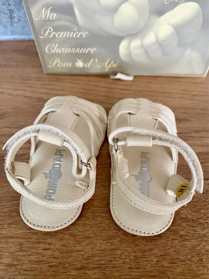 Magnifique paire de chaussure blanche pour bébé neuve - photo numéro 4