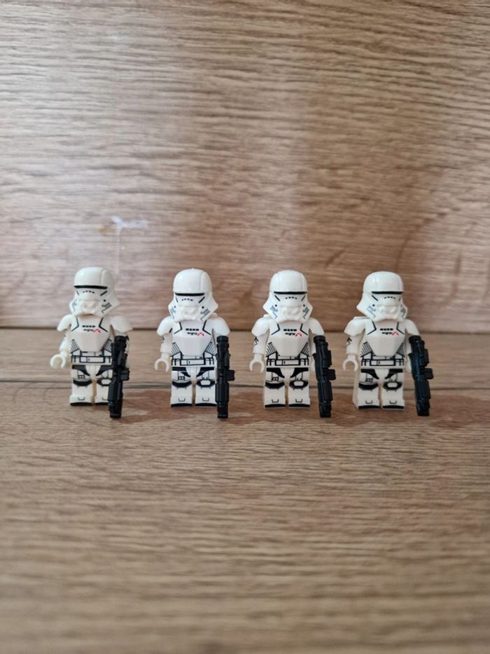Figurines type lego 4 stormtroopers avec Jetpack star wars