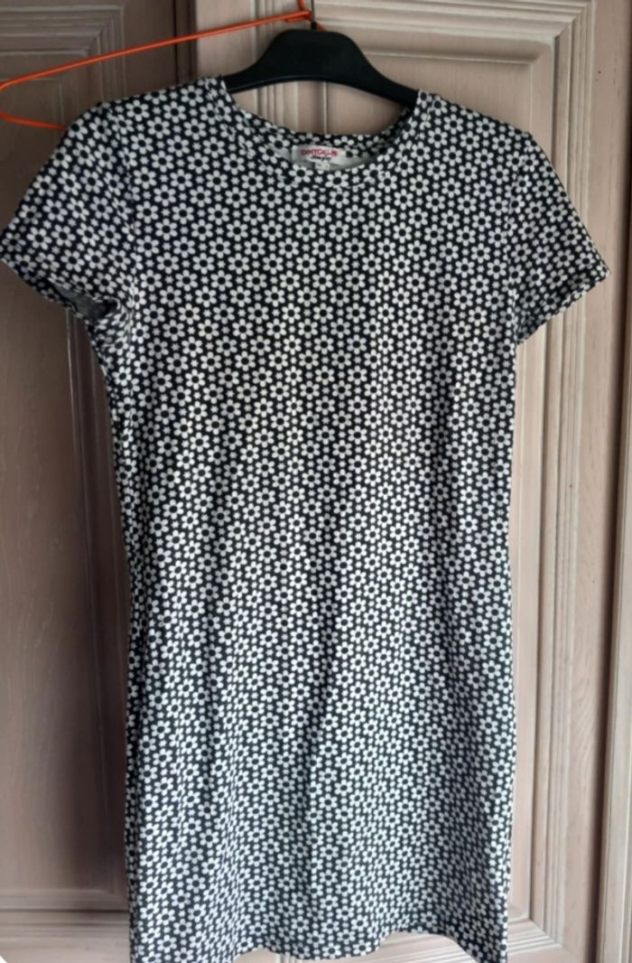 Robe à fleurs noir et blanc Jennyfer