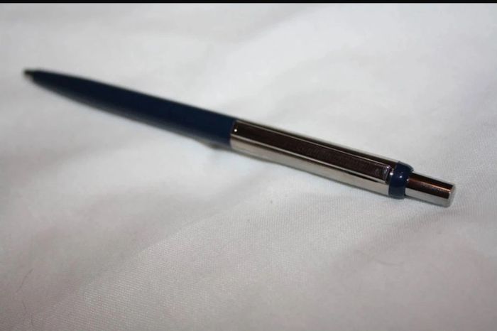 Stylo bille bleu rechargeable chromé