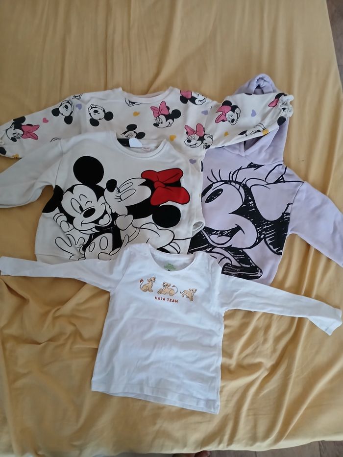 Lot de pulls Disney pour fille taille 4ans et taille 5ans pour fille - photo numéro 10