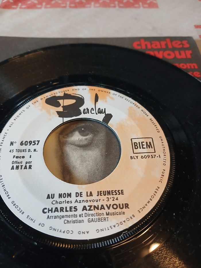 45T Charles Aznavour : Au nom de la jeunesse - photo numéro 5