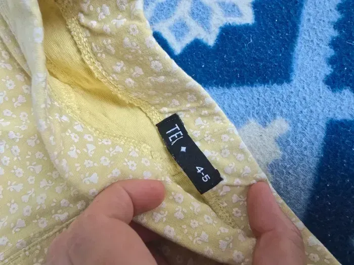 Pantalon jaune avec motif fleur blanche de la marque tex en taille 4-5 ans - photo numéro 3