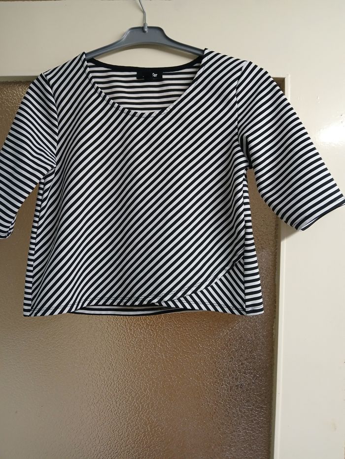 Tee shirt court