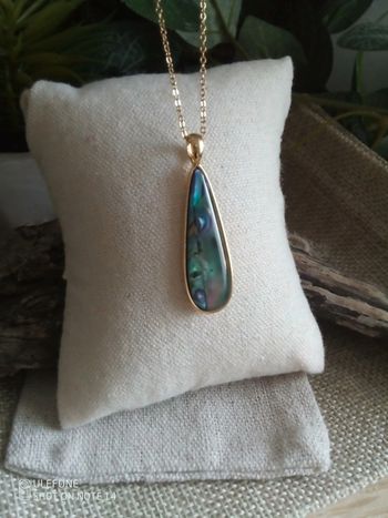 Collier pendentif en n'acre d'ormeaux naturelle