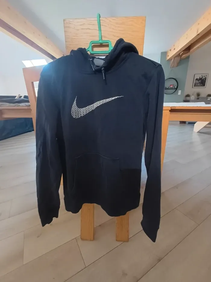 Pull à capuche Nike.
