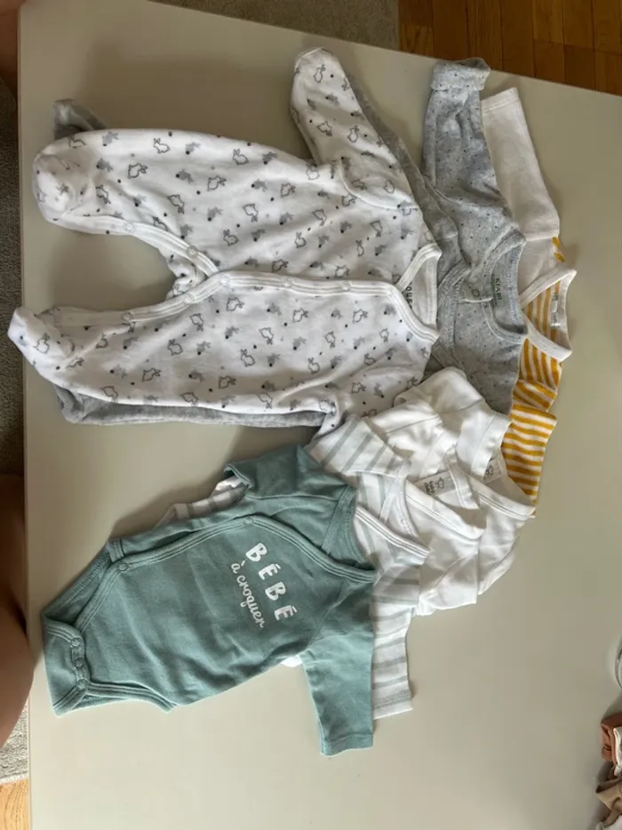 Lot pyjamas bodys naissance