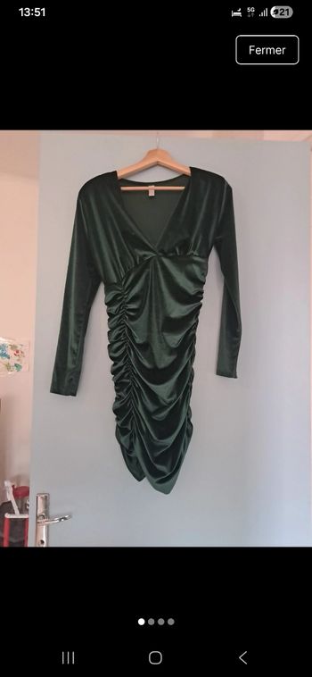 Robe satinée vert émeraude - effet drapé - élégante