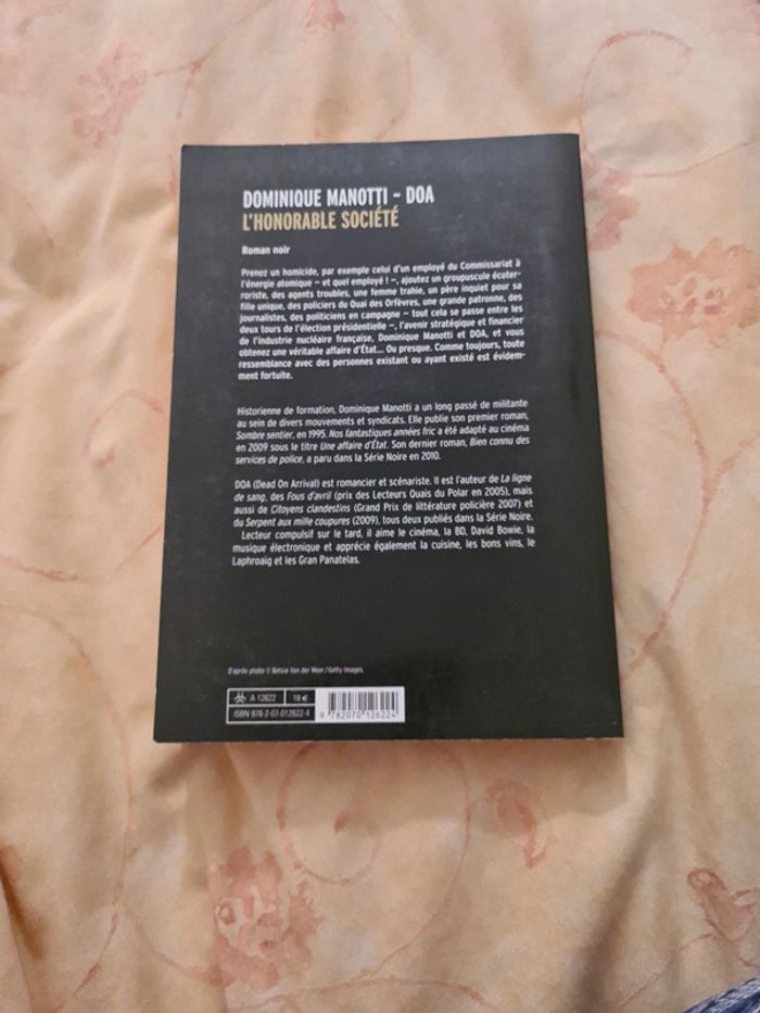 L' honorable société - photo numéro 2