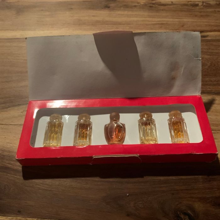 Balenziaga coffret ancien de miniatures