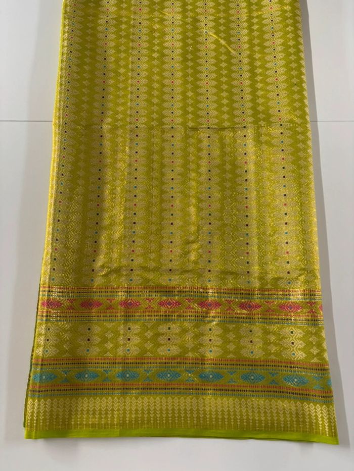 Tissu Balinais - Vert/fushia/bleu et fil Or - 107 x 200 cm