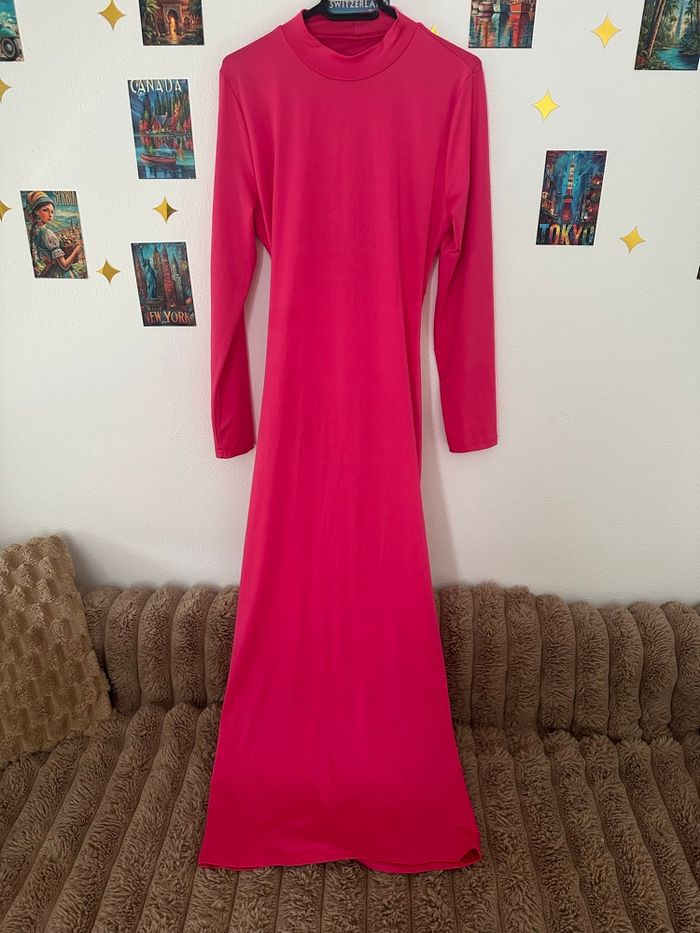 Robe longue rose avec dos ouvert - photo numéro 1