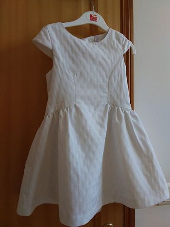 Robe blanche en taille 4 ans pour cérémonie 
