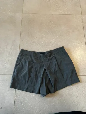 Short gris Kiabi, très bon état, taille 38, 38x32cm