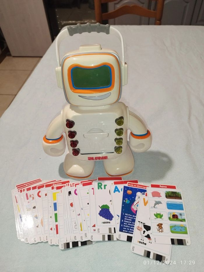 Robot Alphie playskoll