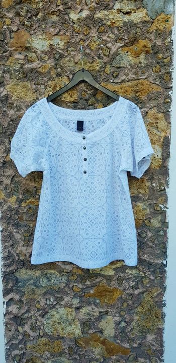 Tee-shirt ajouré femme - T. 40