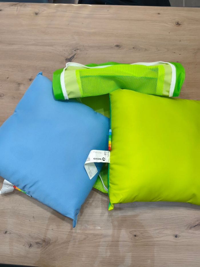 Lot de coussins et housse Wesco neuf - photo numéro 3