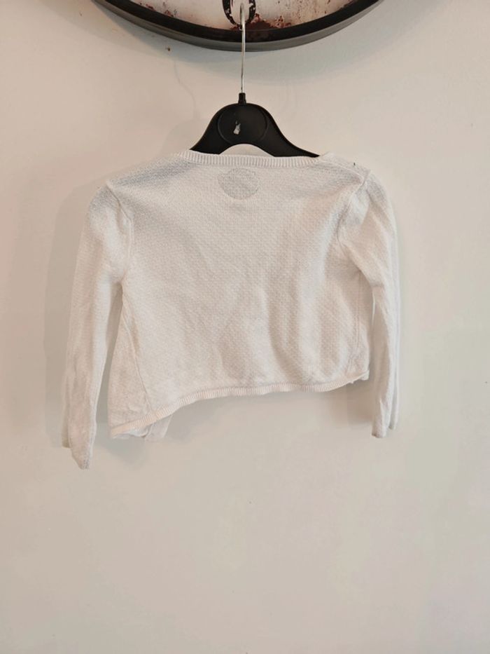 Gilet blanc et fleurs bleues 3 ans - photo numéro 4