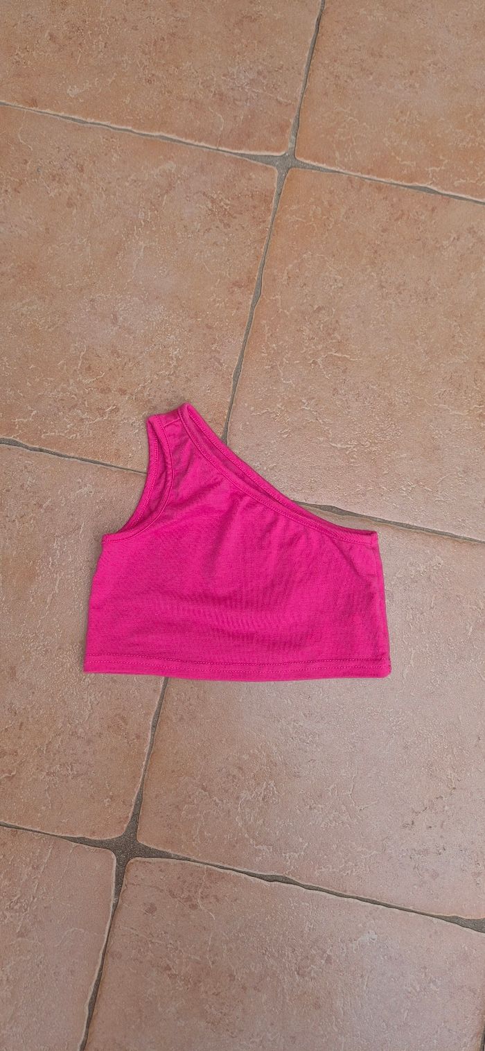 Lot vêtements débardeurs et short - photo numéro 3
