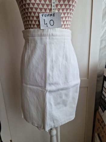 Jupe, midi, blanche, en coton, en très très bon état, longueur 53cm, marque Promod =7€