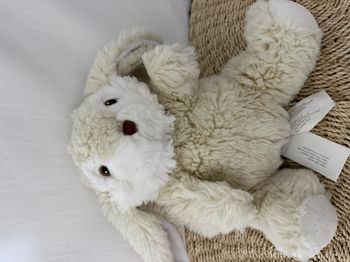 Peluche marionnette lapin IKEA blanc beige assis