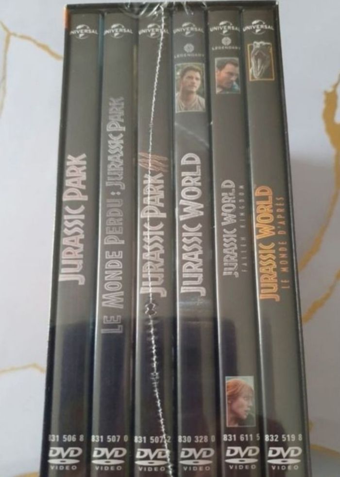 Coffret dvd Jurassic Park + Wordl 6 dvd - photo numéro 2