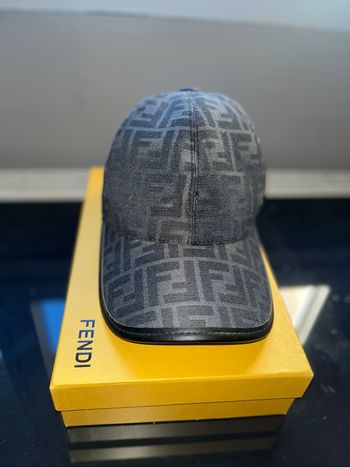 Casquette fendi