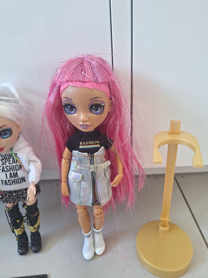 Lot poupées rainbow high avec dressing et accessoires - photo numéro 4