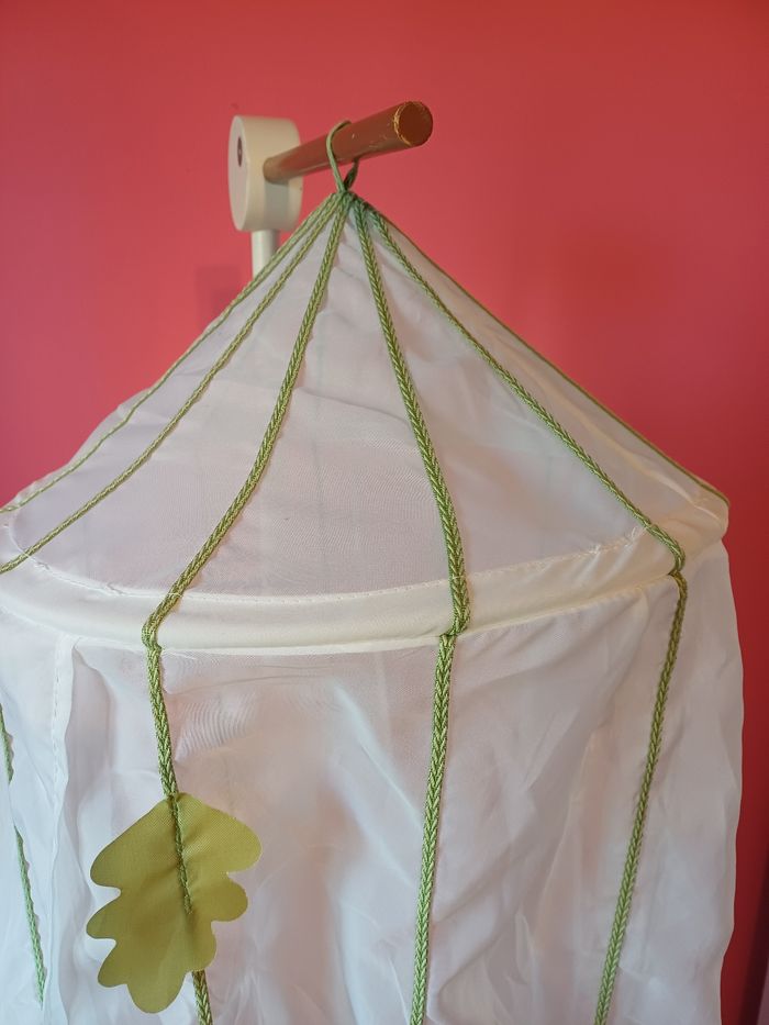 Ciel de lit bébé en voile blanc et feuilles vertes - photo numéro 3