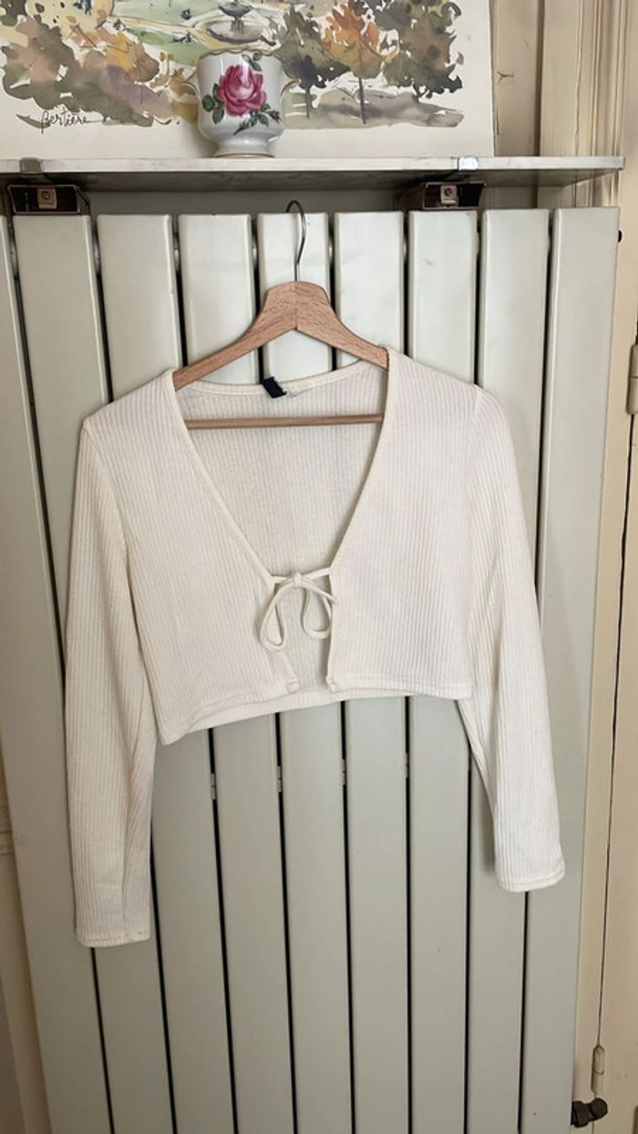 Top court crème lacé type cardigan taille S